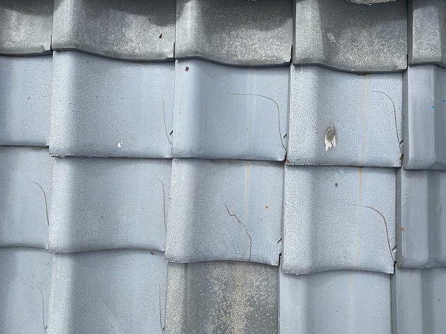 地瓦ひび割れ　四條畷市