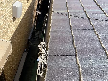 軒樋に電気配線