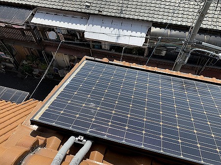 屋根全面にパネル設置