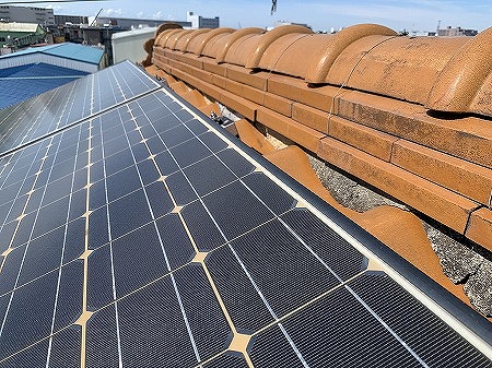 ソーラーパネルが近すぎてメンテナンスできない