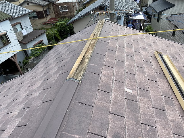 四條畷市でコロニアル屋根をMFシルキーでカバー工事です！！