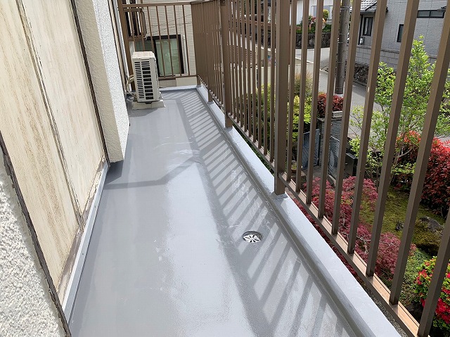 枚方市「屋根がきれいになったから、ついでにベランダも！」