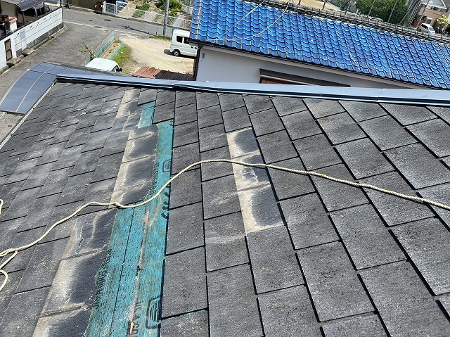 高槻市にて屋根の緊急点検！割れたカラーベストを放置するとどうなる？