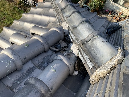 隅棟と風切り丸瓦の取り合い部分