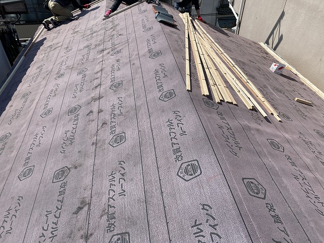 ゴムアスルーフィング　寝屋川市