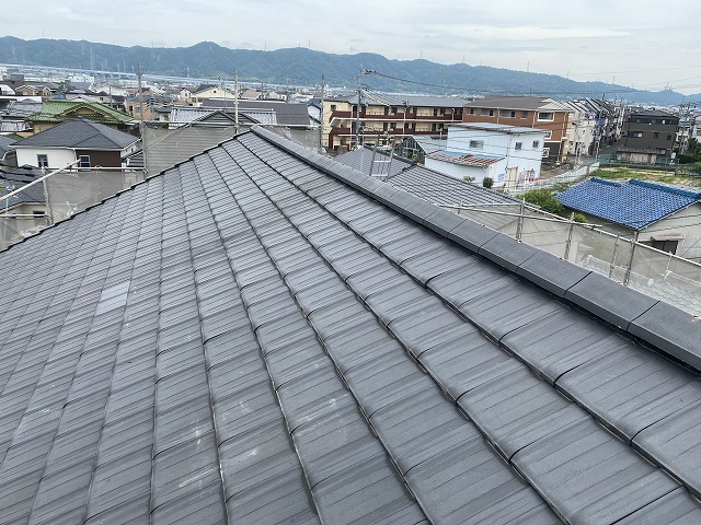 交野市で陶器瓦F型瓦から雨漏りしていたので工事を行いました。