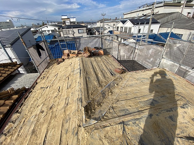 寝屋川市ねずみの侵入から始まった葺き替え工事