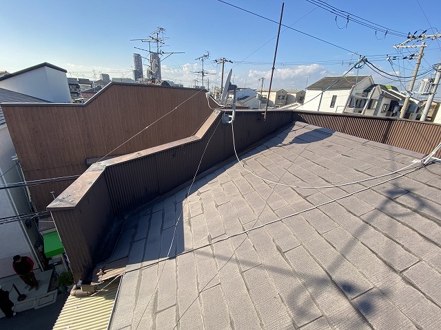 【門真市内】「屋根塗装をしたのに雨漏りが止まらない」意外な原因