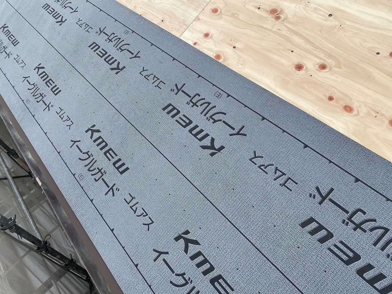 枚方市で屋根の軽量化！日本瓦からアスファルトシングルへの劇的ビフォーアフター（下地編）