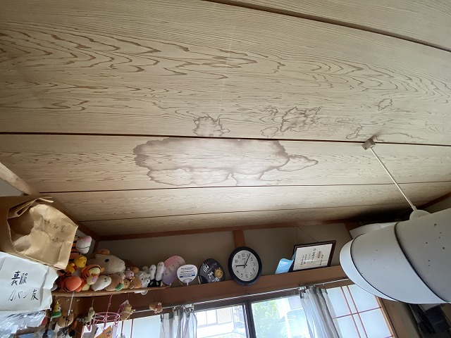 天井雨漏り　寝屋川市