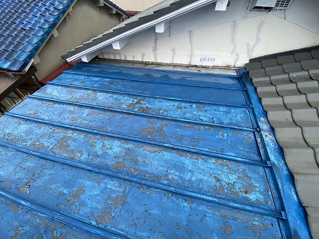 塗膜剥離した既存金属屋根