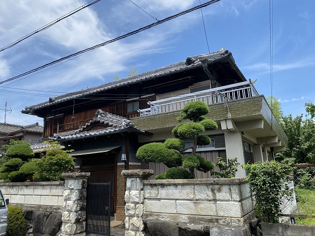 入母屋屋根　寝屋川市
