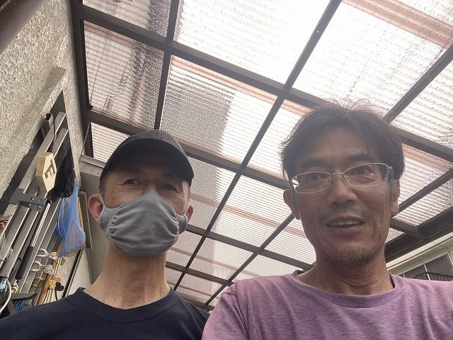 守口市で劣化した塩ビ波板からポリカ波板に張替え工事をさせていただきました。お客様の声