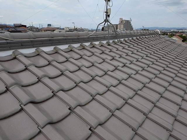 枚方市で漆喰塗り替え工事を実施、剥がれと崩れが見られた棟まわりを丁寧に補修
