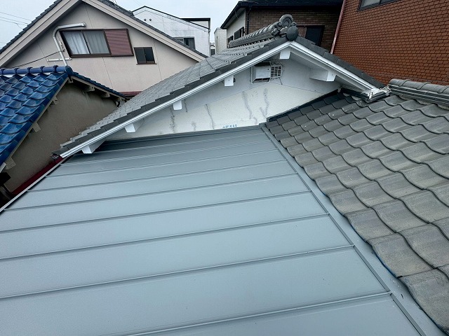隣接屋根と完成屋根