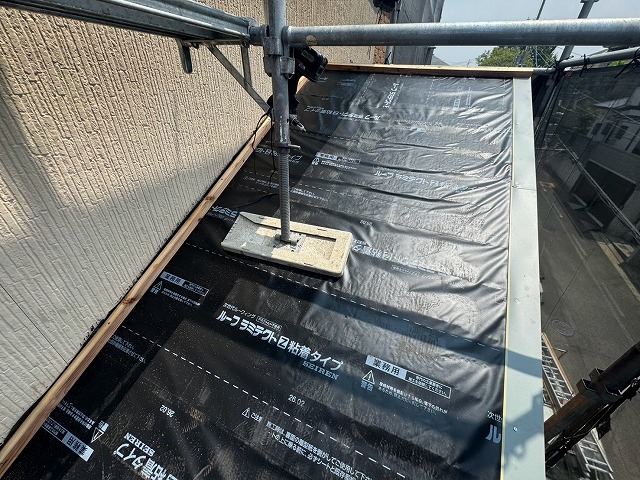 防水紙を敷いた屋根