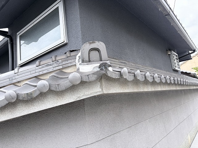 塀角の瓦の全体状況
