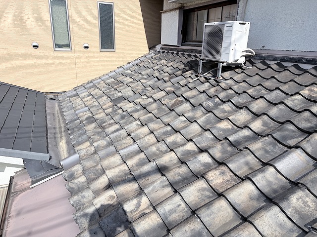 全体的にズレた日本瓦屋根
