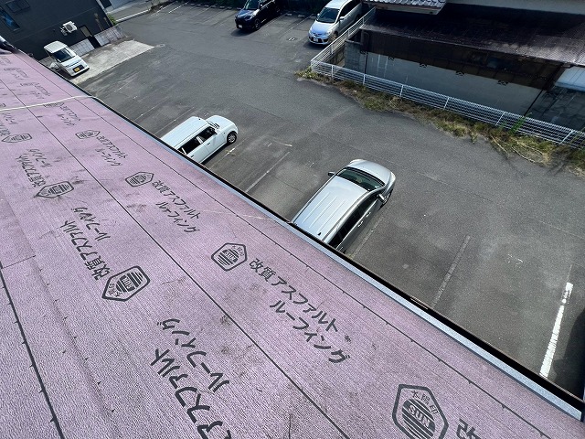 防水紙を敷いた屋根