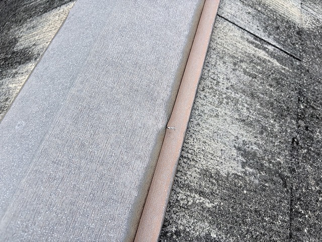 釘が浮いた棟板金
