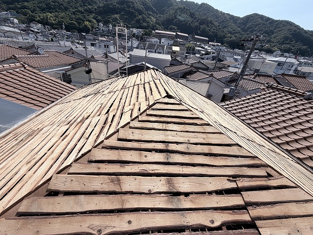 瓦撤去後の屋根下地