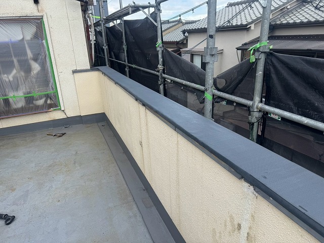 門真市で雨漏り修理！ベランダ笠木（かさぎ）の鉄骨撤去から板金解体、安心の下地防水工事まで徹底解説
