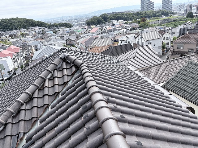 S瓦から軽量屋根へ葺き替え検討！複雑な屋根の雨漏りリスクと遮熱対策を現地調査で徹底解剖！
