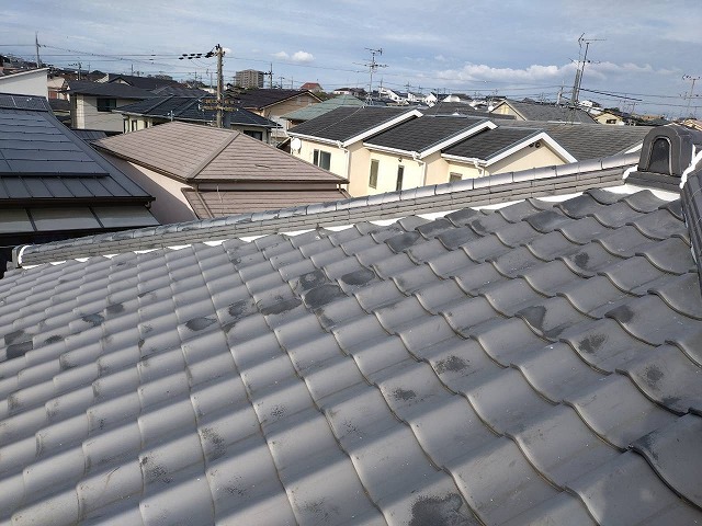 寝屋川市｜「瓦がズレている」突然の訪問に注意！点検から始まった安心の漆喰塗り替え工事