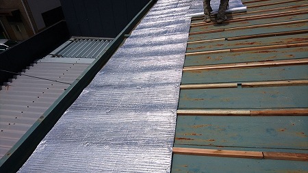 垂木の上からリフレクティックス施工