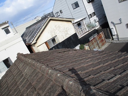 施行前の厚型スレート瓦