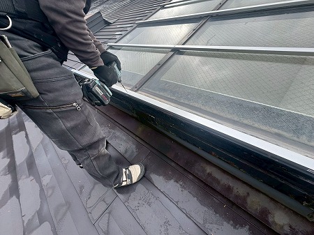 天窓鉄枠にアルミ桟取付