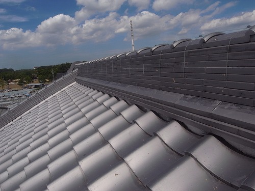 いぶし瓦は一生もの？枚方市で伝統的な入母屋屋根の漆喰劣化を調査