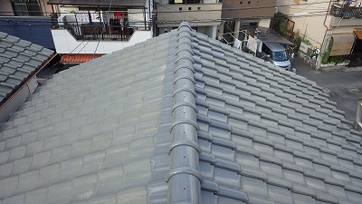 寝屋川市で日本瓦の棟から雨漏りがしたので7寸丸瓦で修繕工事を行いました。