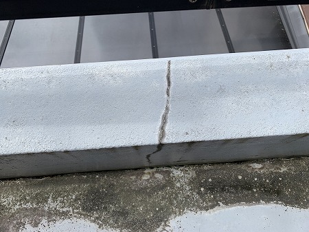 ベランダ壁クラック