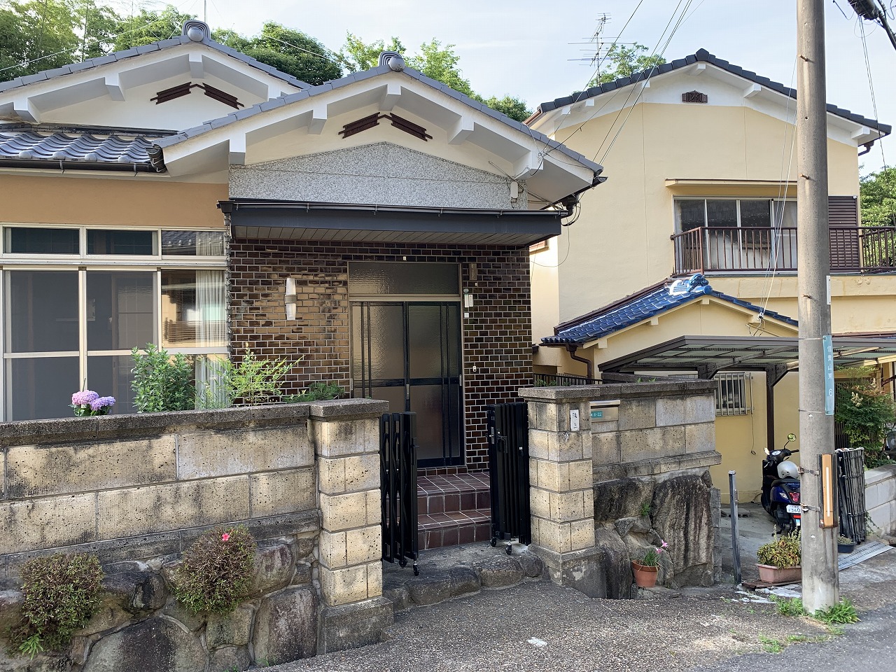 奈良県生駒郡平群町　擁壁塗装の評判を聞きつけ工事の依頼がありました。