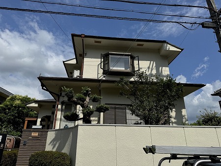 カラーベスト屋根のカバー工事の現地調査に行って来ました。