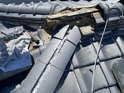 鬼瓦周辺の補修と固定