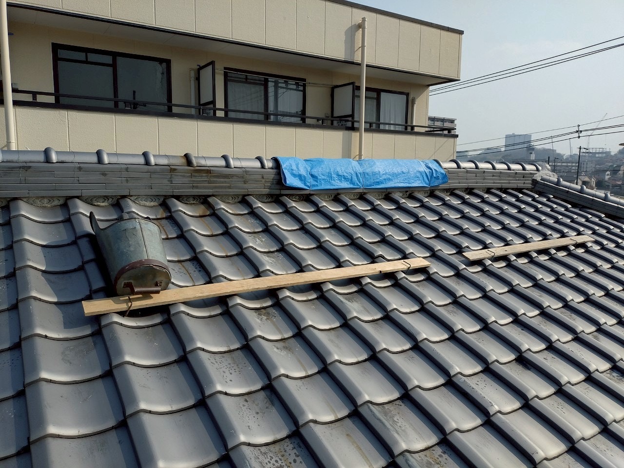 枚方市　いぶし瓦屋根の雨漏り修繕＆補強工事を行いました!!