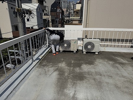 大阪市　屋上に雨水が溜るので見て欲しいとのご依頼を頂き点検をしてきました。