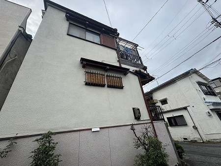 木造モルタル3階建て