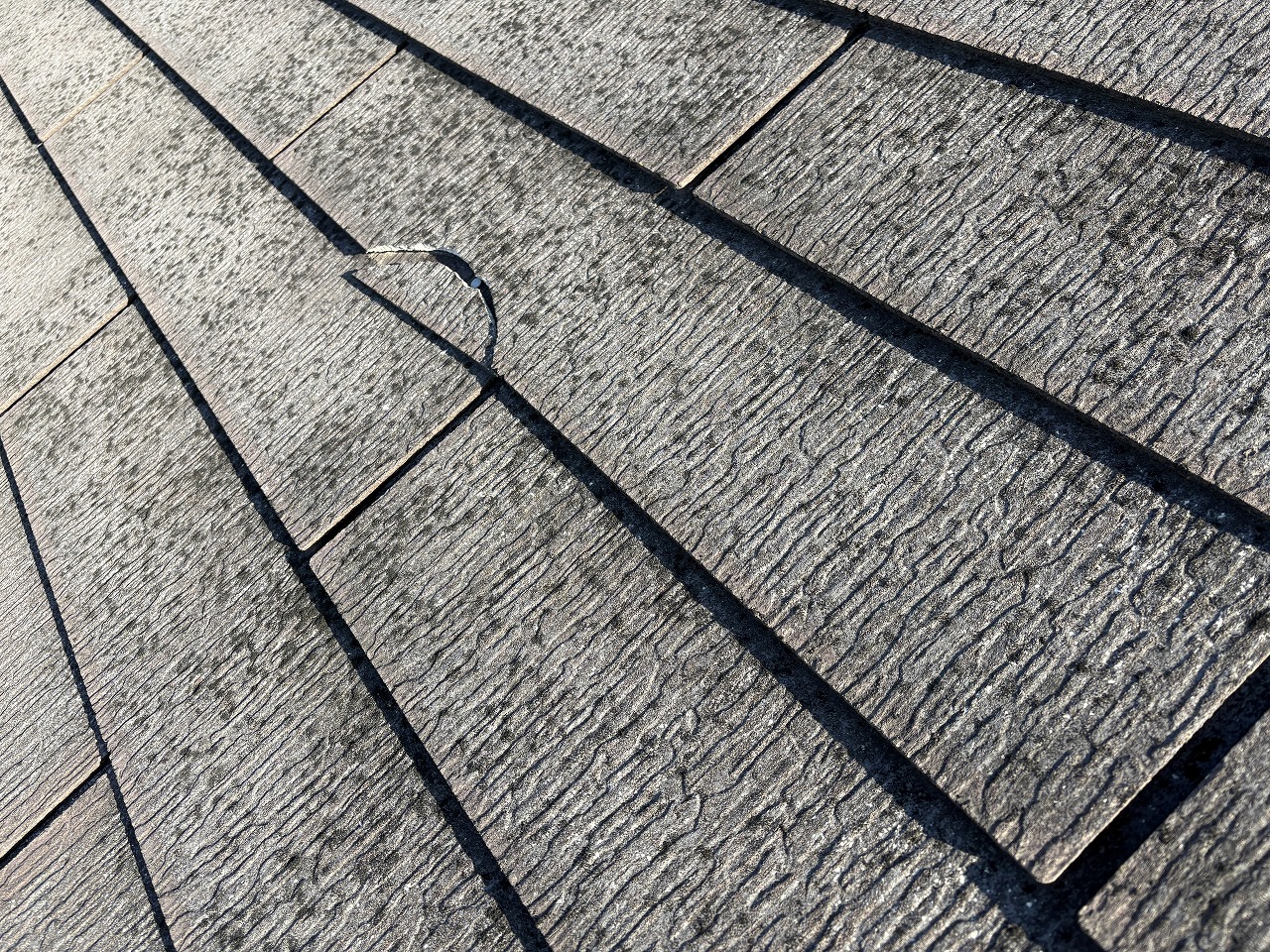 大東市ハイツ屋根ひび割れ