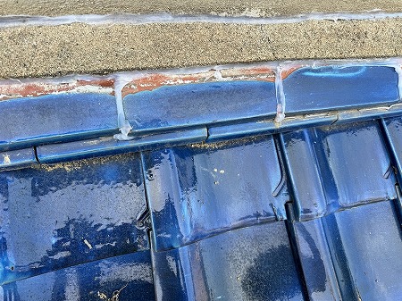 熨斗瓦を差してコーキング処理